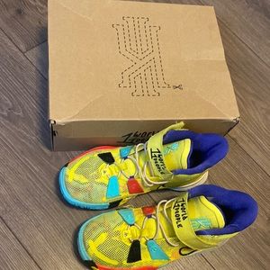 Boys kyrie 1 world 1 people sneakers